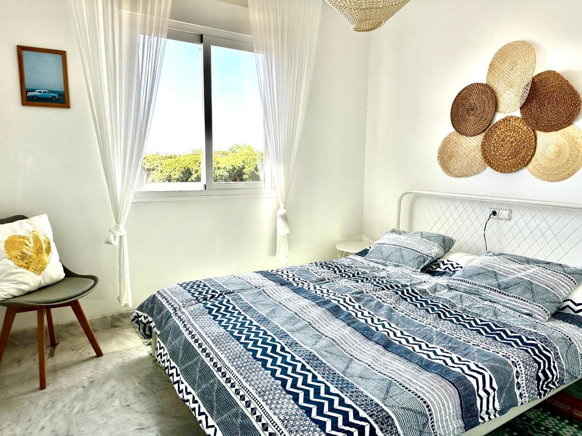 Apartment Bright 300m From The
