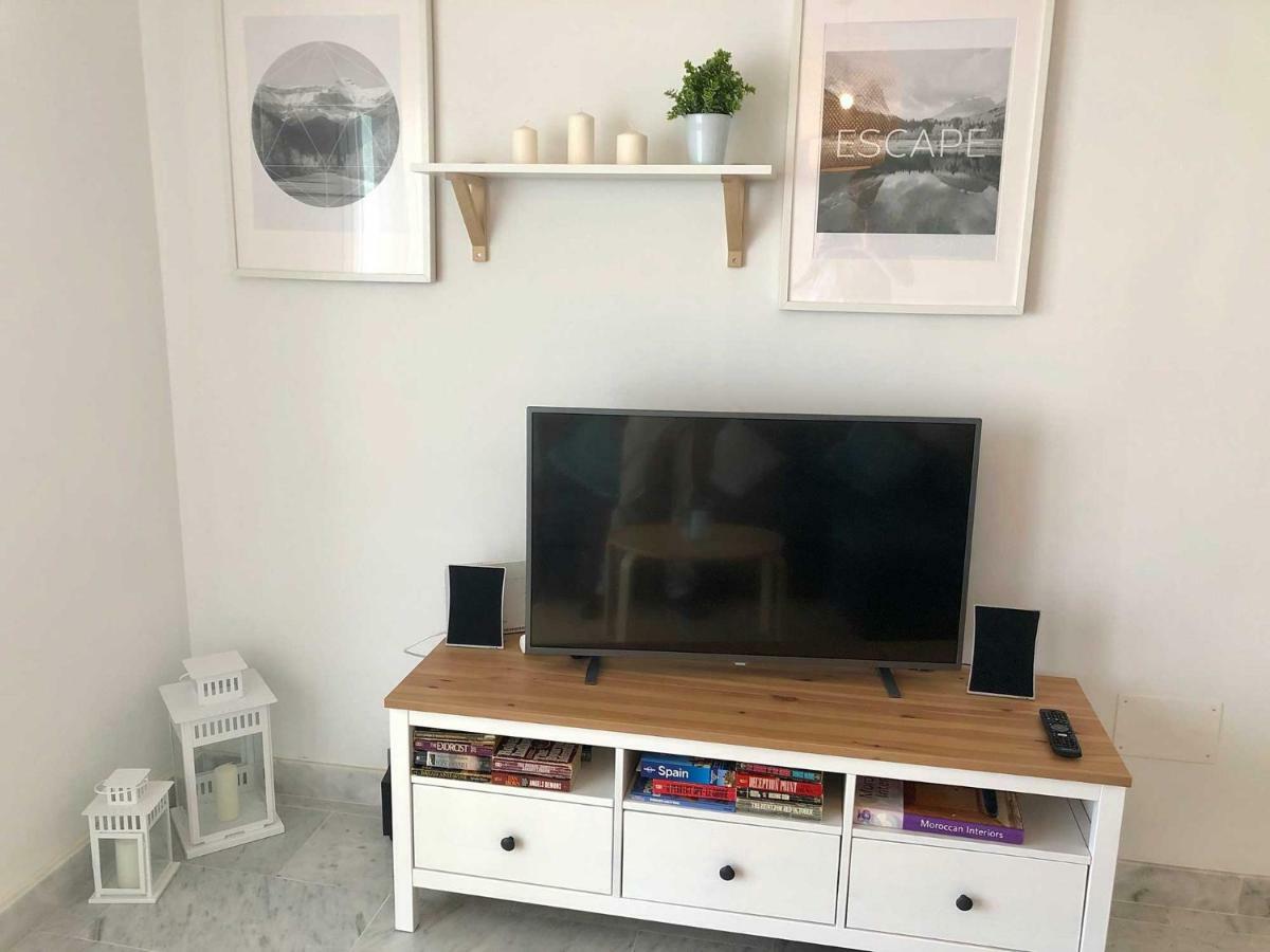 Apartment Bright 300m From The *